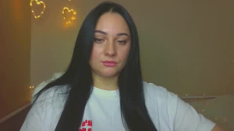 Snapshot of emelyblum chatting on 10-22-25, 09:25 Emely online show from 10-22-25, 09:25