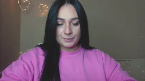 Snapshot of emelyblum chatting on 10-24-25, 11:01 Emely online show from 10-24-25, 11:01