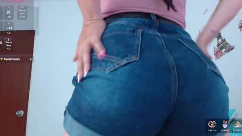 Snapshot of emelyross_ chatting on 05-18-26, 10:15 emely ross online show from 05-18-26, 10:15