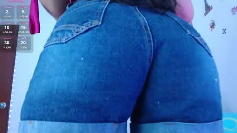 Snapshot of emelyross_ chatting on 06-16-26, 01:03 emely ross online show from 06-16-26, 01:03