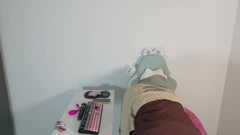 Snapshot of emerald_sparkles chatting on 09-28-25, 02:50 sabrina online show from 09-28-25, 02:50