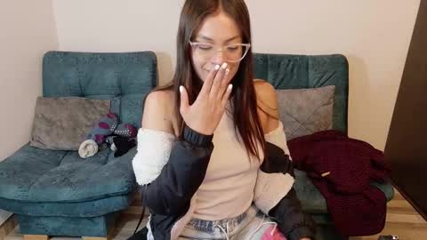 Snapshot of emerald_sparkles chatting on 10-17-25, 04:59 sabrina online show from 10-17-25, 04:59