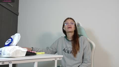 Snapshot of emerald_sparkles chatting on 10-19-25, 03:51 sabrina online show from 10-19-25, 03:51