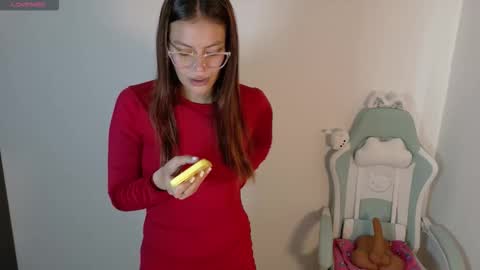 Snapshot of emerald_sparkles chatting on 10-22-25, 04:51 sabrina online show from 10-22-25, 04:51