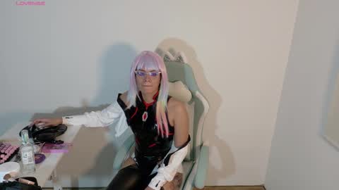 Snapshot of emerald_sparkles chatting on 10-31-25, 04:24 sabrina online show from 10-31-25, 04:24