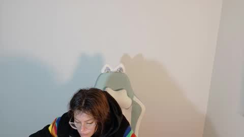 Snapshot of emerald_sparkles chatting on 11-03-25, 04:25 sabrina online show from 11-03-25, 04:25