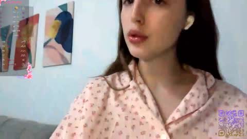 Snapshot of emeraldcotton chatting on 11-10-25, 03:05 Gily online show from 11-10-25, 03:05