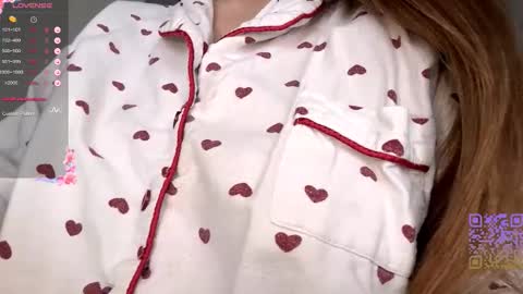 Snapshot of emeraldcotton chatting on 11-18-25, 06:29 Gily online show from 11-18-25, 06:29