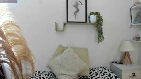 Snapshot of emi_carter chatting on 10-13-25, 07:14 emi_carter online show from 10-13-25, 07:14