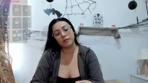 Snapshot of emi_carter chatting on 10-30-25, 07:14 emi_carter online show from 10-30-25, 07:14