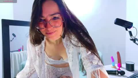 Snapshot of emi_roberts chatting on 10-14-25, 03:40 Emmily Roberts online show from 10-14-25, 03:40