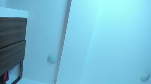 Emi online show from 02-18-25, 06:37