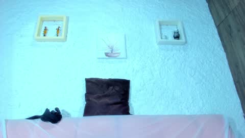 Snapshot of emiily_s chatting on 02-05-25, 12:06 Emily online show from 02-05-25, 12:06