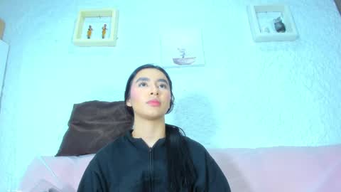 Snapshot of emiily_s chatting on 02-24-25, 12:05 Emily online show from 02-24-25, 12:05