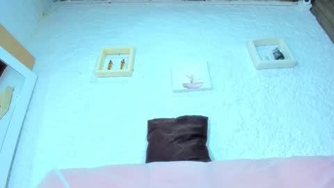 Snapshot of emiily_s chatting on 02-24-25, 03:09 Emily online show from 02-24-25, 03:09