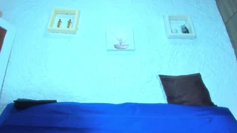 Snapshot of emiily_s chatting on 03-04-25, 12:01 Emily online show from 03-04-25, 12:01
