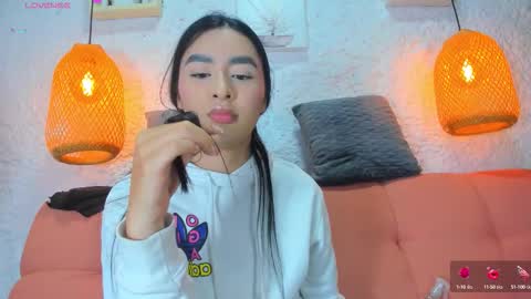 Snapshot of emiily_s chatting on 09-18-25, 12:07 Emily online show from 09-18-25, 12:07