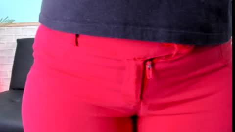 Snapshot of emiily_smile chatting on 01-20-25, 11:24 Emily online show from 01-20-25, 11:24