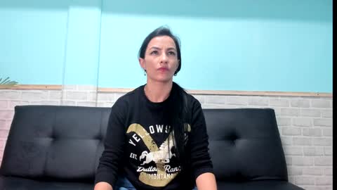 Snapshot of emiily_smile chatting on 01-21-25, 05:51 Emily online show from 01-21-25, 05:51