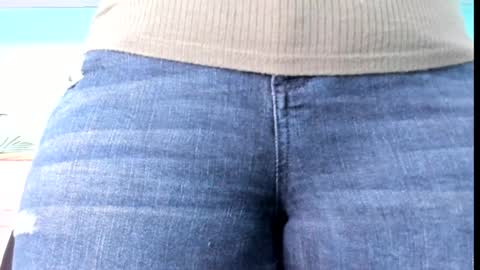 Snapshot of emiily_smile chatting on 01-25-25, 06:24 Emily online show from 01-25-25, 06:24