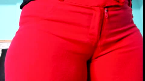 Snapshot of emiily_smile chatting on 02-12-25, 11:29 Emily online show from 02-12-25, 11:29