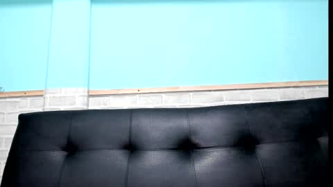 Snapshot of emiily_smile chatting on 02-13-25, 11:39 Emily online show from 02-13-25, 11:39