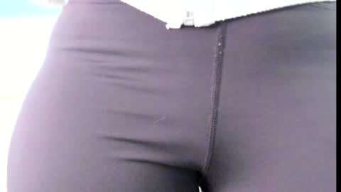 Snapshot of emiily_smile chatting on 02-18-25, 11:22 Emily online show from 02-18-25, 11:22