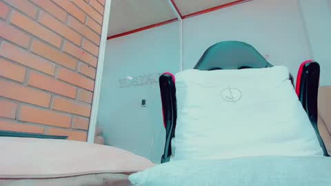 EmillySaenz online show from 01-29-25, 06:39