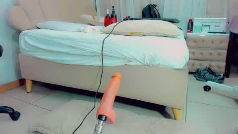 EmillySaenz online show from 02-26-25, 04:03