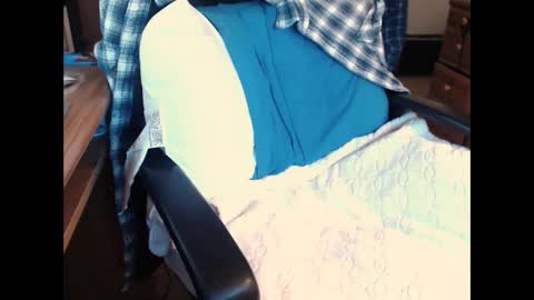 Snapshot of emil_karpo chatting on 01-09-25, 03:23 Terrance1st online show from 01-09-25, 03:23