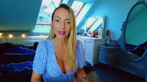 Snapshot of emilachat chatting on 01-16-25, 09:37 Emila online show from 01-16-25, 09:37