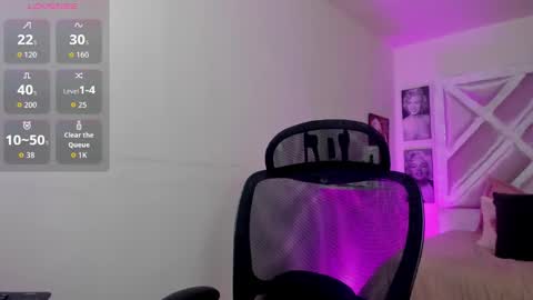 emilayton_ online show from 10-22-25, 06:40