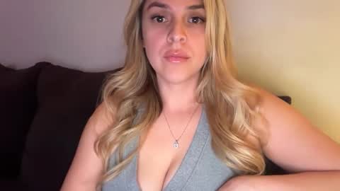 Snapshot of emilelovesyou chatting on 01-16-26, 04:27 emilelovesyou online show from 01-16-26, 04:27