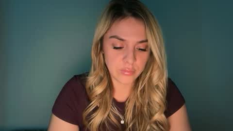 Snapshot of emilelovesyou chatting on 01-18-26, 04:05 emilelovesyou online show from 01-18-26, 04:05