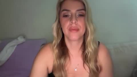 Snapshot of emilelovesyou chatting on 04-14-26, 06:30 emilelovesyou online show from 04-14-26, 06:30