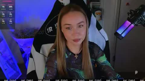 Emili online show from 12-16-25, 04:23