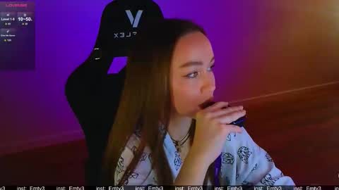 Snapshot of emili1_bc chatting on 03-17-26, 11:46 Emili online show from 03-17-26, 11:46