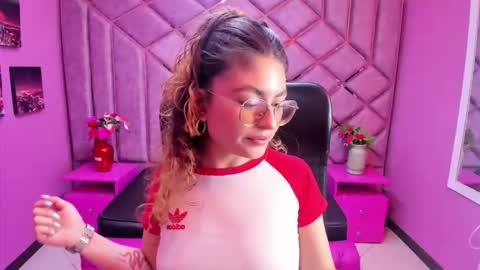 Snapshot of emili_rouse_ chatting on 10-04-25, 09:13 Emy online show from 10-04-25, 09:13