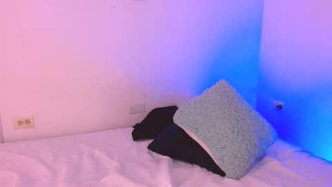 emili_williams10 online show from 02-19-26, 01:12