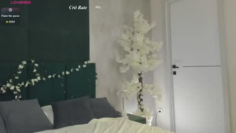 Snapshot of emilia_cross chatting on 07-08-26, 01:10 Emilia online show from 07-08-26, 01:10