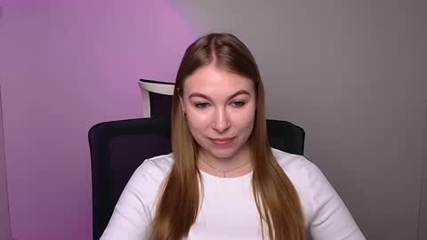 Snapshot of emilia_ilia chatting on 02-04-25, 09:17 Emilia online show from 02-04-25, 09:17