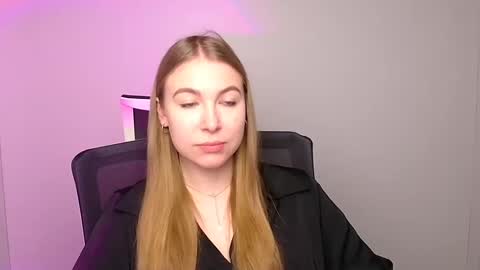 Snapshot of emilia_ilia chatting on 02-05-25, 06:13 Emilia online show from 02-05-25, 06:13