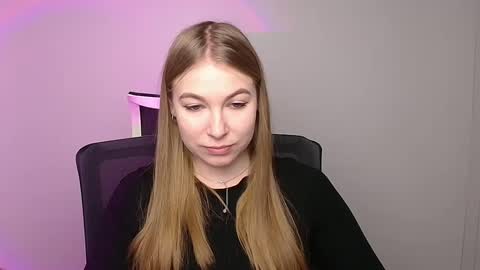Snapshot of emilia_ilia chatting on 02-06-25, 06:08 Emilia online show from 02-06-25, 06:08