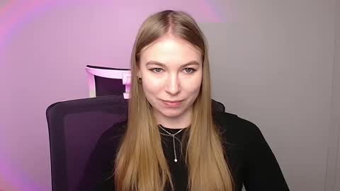 Snapshot of emilia_ilia chatting on 02-06-25, 09:11 Emilia online show from 02-06-25, 09:11