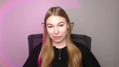 Snapshot of emilia_ilia chatting on 02-07-25, 06:03 Emilia online show from 02-07-25, 06:03