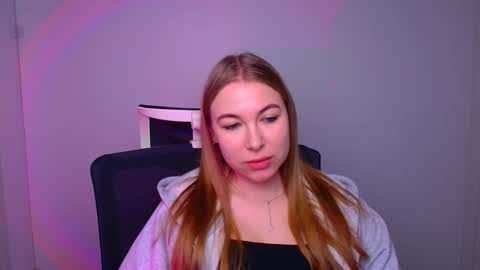 Snapshot of emilia_ilia chatting on 02-10-25, 09:14 Emilia online show from 02-10-25, 09:14