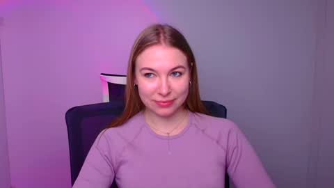 Snapshot of emilia_ilia chatting on 02-11-25, 09:09 Emilia online show from 02-11-25, 09:09