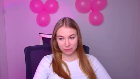Snapshot of emilia_ilia chatting on 02-12-25, 06:08 Emilia online show from 02-12-25, 06:08