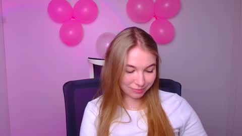 Snapshot of emilia_ilia chatting on 02-12-25, 09:10 Emilia online show from 02-12-25, 09:10