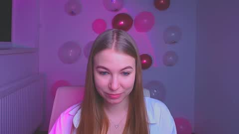 Snapshot of emilia_ilia chatting on 02-14-25, 06:12 Emilia online show from 02-14-25, 06:12